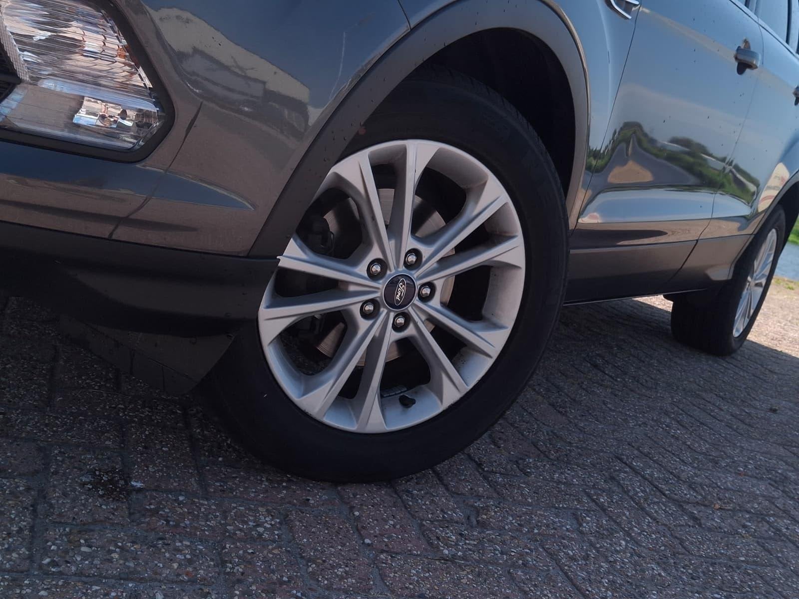 Ford Kuga 1.5 EcoBoost Titanium | KEYLESS| NW APK | LMV | NE, Auto's, Ford, Euro 6, 4 cilinders, Leder en Stof, Origineel Nederlands