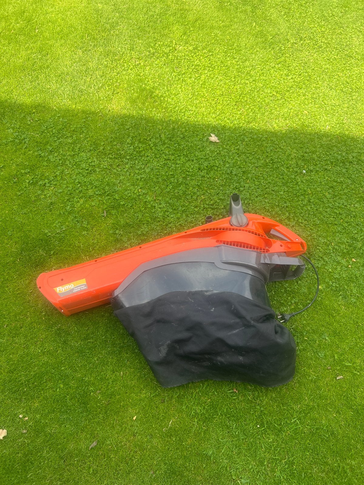 Flymo bladblazer en zuiger met opvangzak, Gebruikt, Handgedragen, Ophalen of Verzenden, Met opvangzak