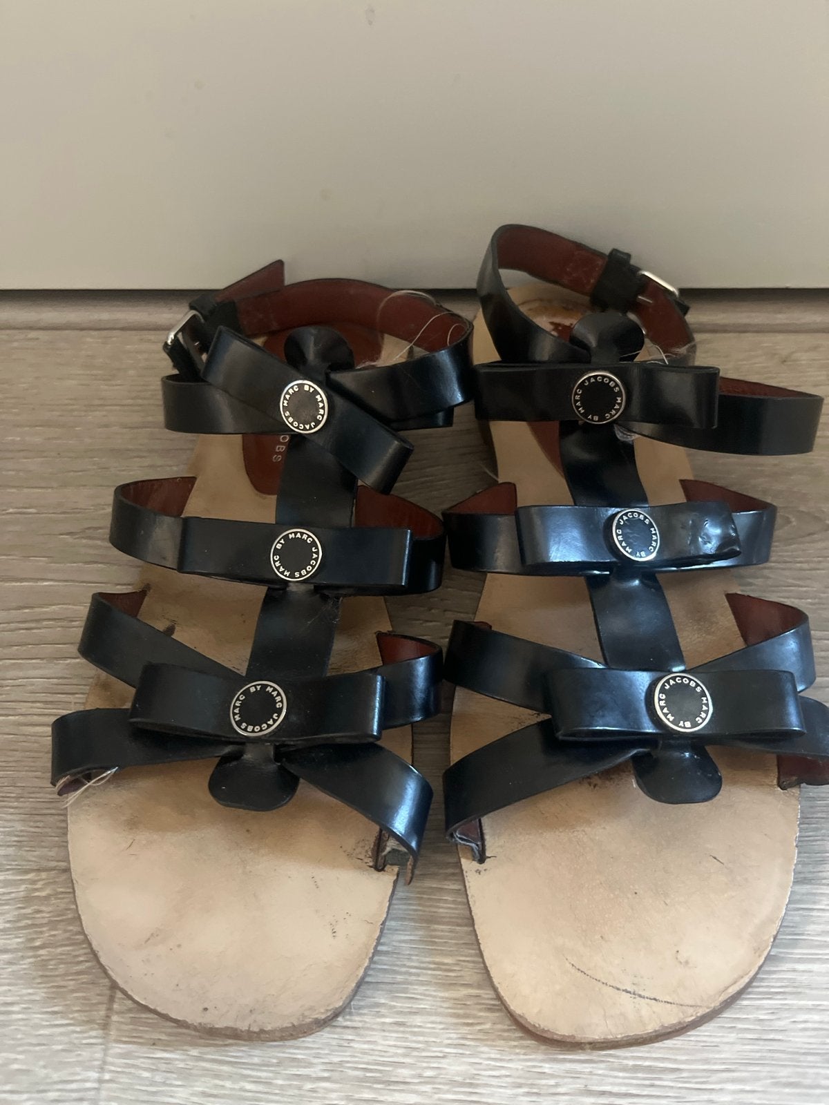 Marc Jacobs sandalen met strikjes - Maat 39, Kleding | Dames, Schoenen, Gedragen, Sandalen of Muiltjes, Zwart, Ophalen of Verzenden