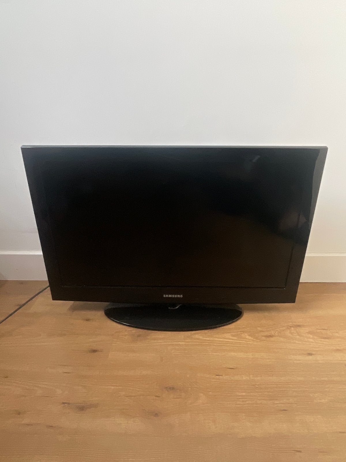 Samsung LE32D400E1W 32 inch LCD TV, Ophalen, Gebruikt, 50 Hz, 80 tot 100 cm