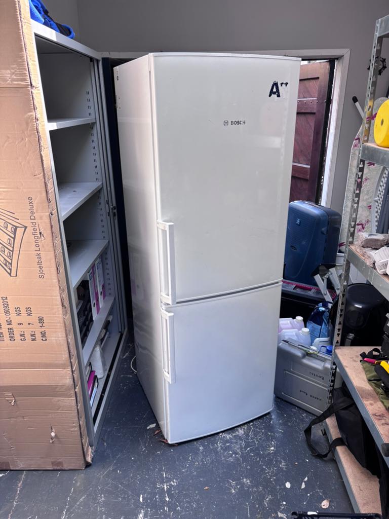 Bosch Koel Vries Combinatie A+\+, Ophalen, 200 liter of meer, Met aparte vriezer, 160 cm of meer