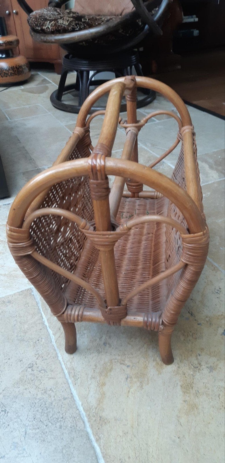 Vintage rieten rotan krantenbak met hartvormig detail, Huis en Inrichting, Woonaccessoires | Krantenbakken en Lectuurbakken, Ophalen of Verzenden