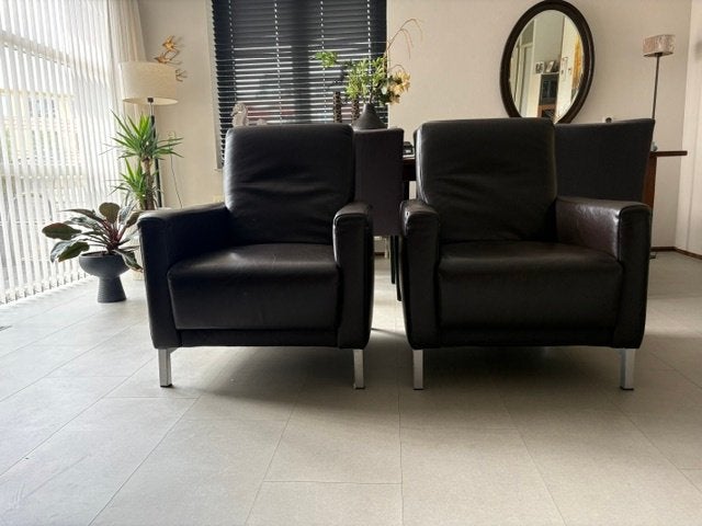 Twee comfortabele donkerbruine leren fauteuils, Ophalen, Gebruikt, Minder dan 75 cm, 75 tot 100 cm