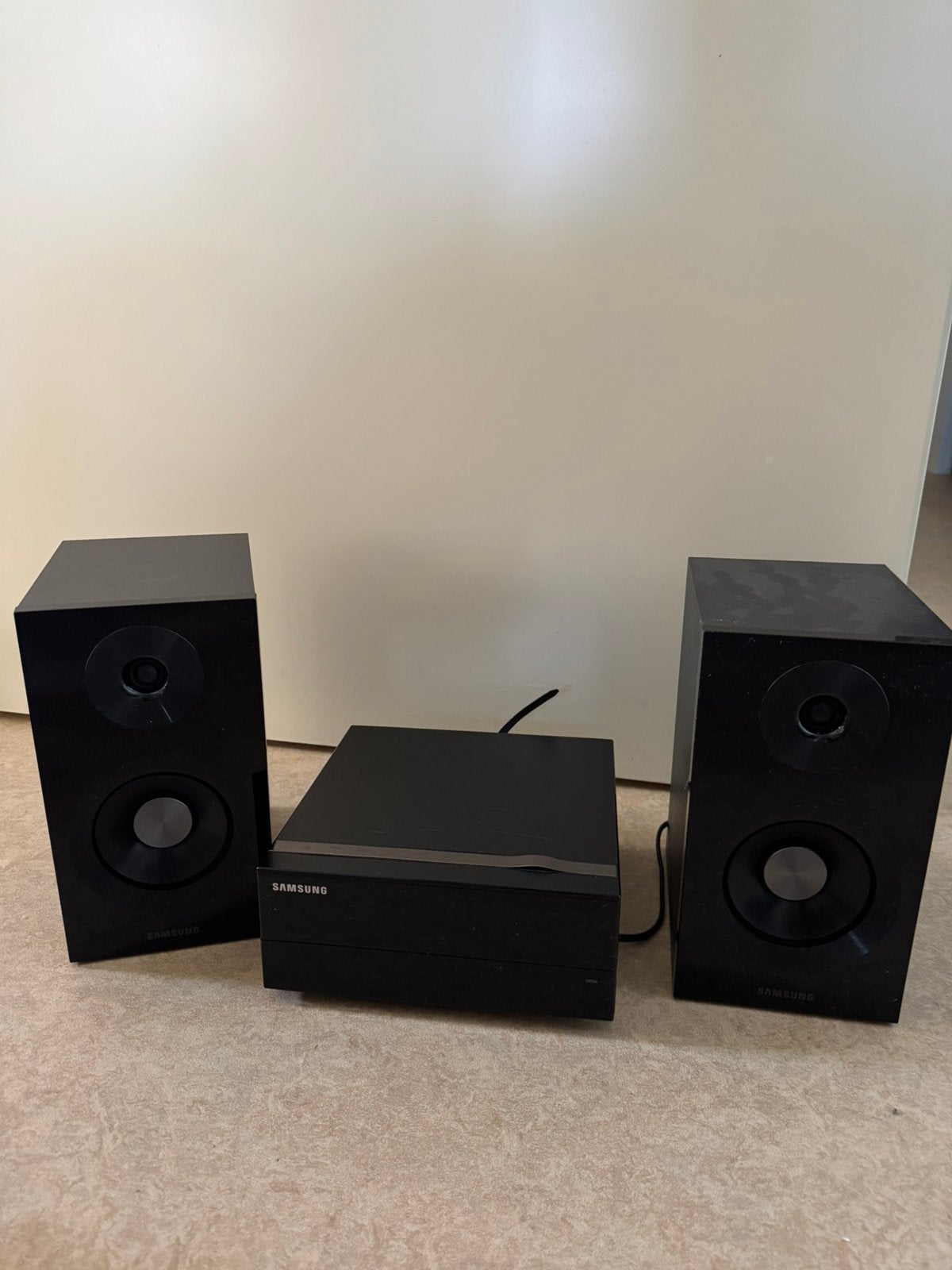 Samsung MM-C430D stereo set met 2 speakers, Ophalen of Verzenden, Zo goed als nieuw
