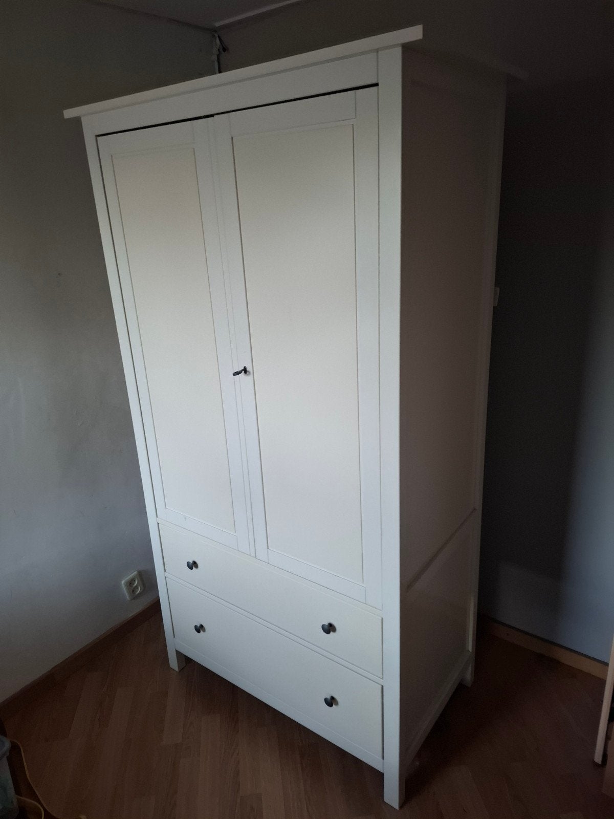 Witte kledingkast met lades en hangruimte, Met deur(en), Zo goed als nieuw, Modern, 150 tot 200 cm