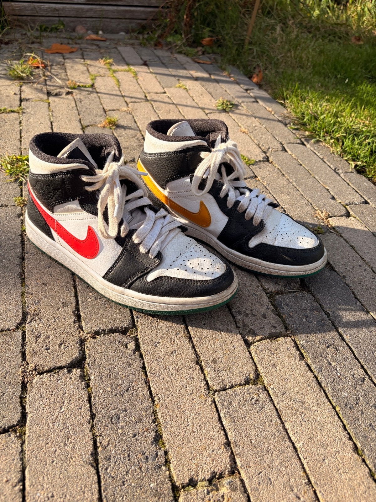 Nike Air Jordan 1 Mid, Kleding | Dames, Schoenen, Ophalen of Verzenden, Gedragen, Zwart, Sneakers of Gympen