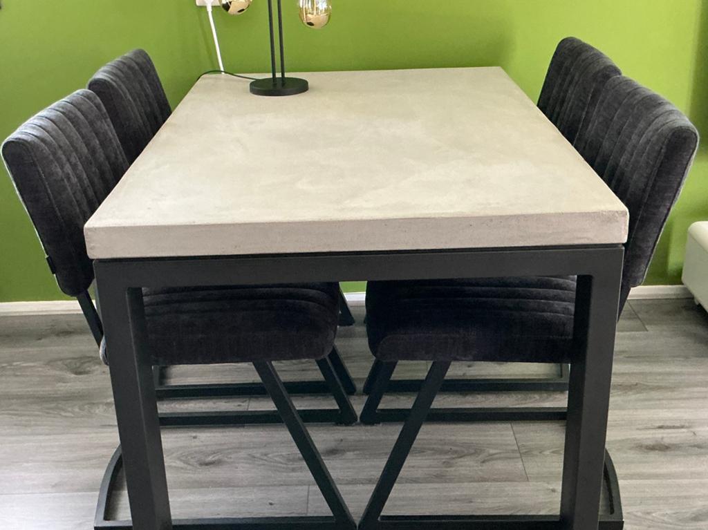 Eettafel XOOON, Ophalen, Zo goed als nieuw, Modern, 4 tot 6 stoelen