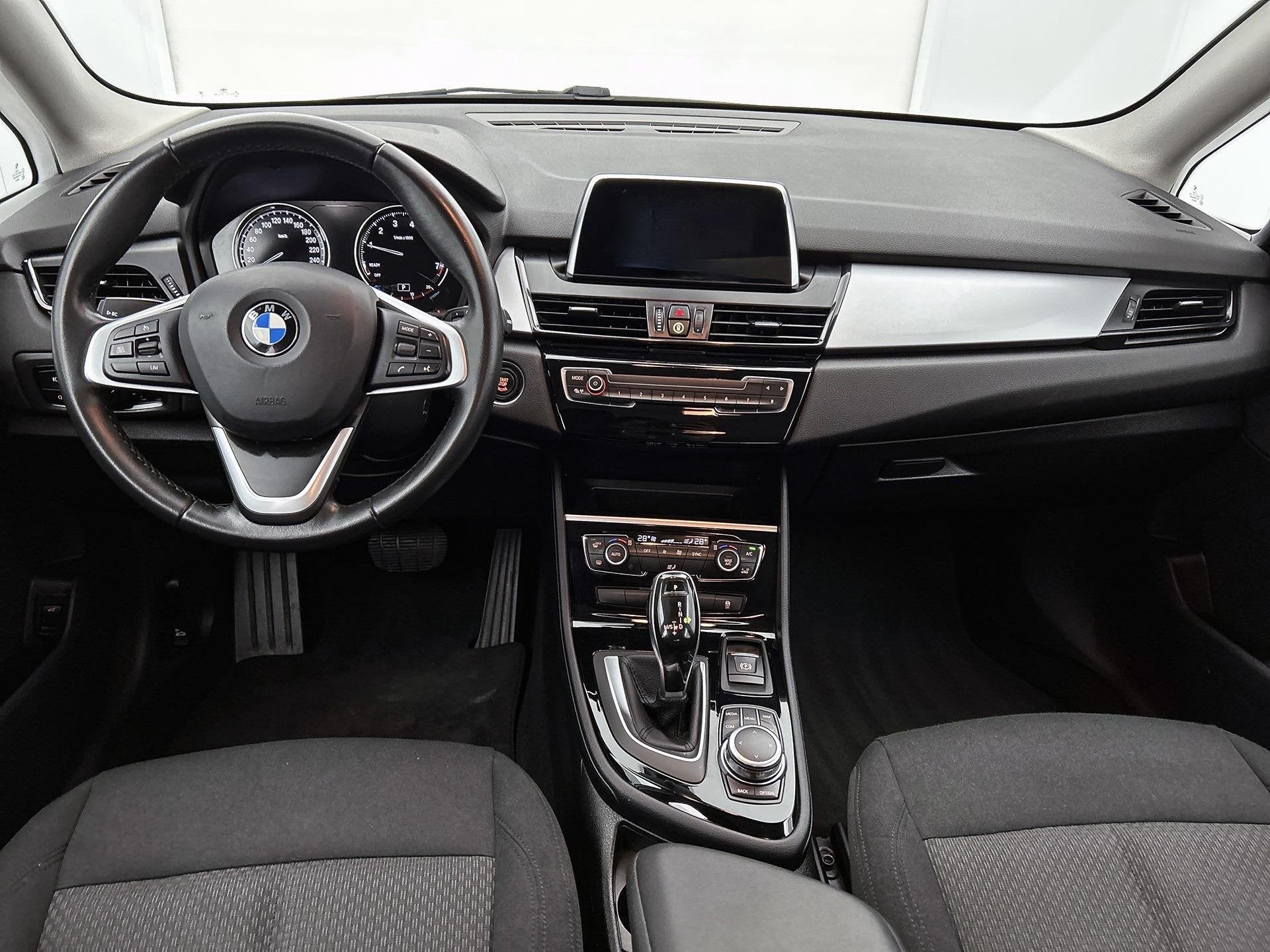 BMW 2-serie Active Tourer 218i Executive Automaat (NAVIGATIE, Auto's, Dealer onderhouden, Stof, Gebruikt, Wit