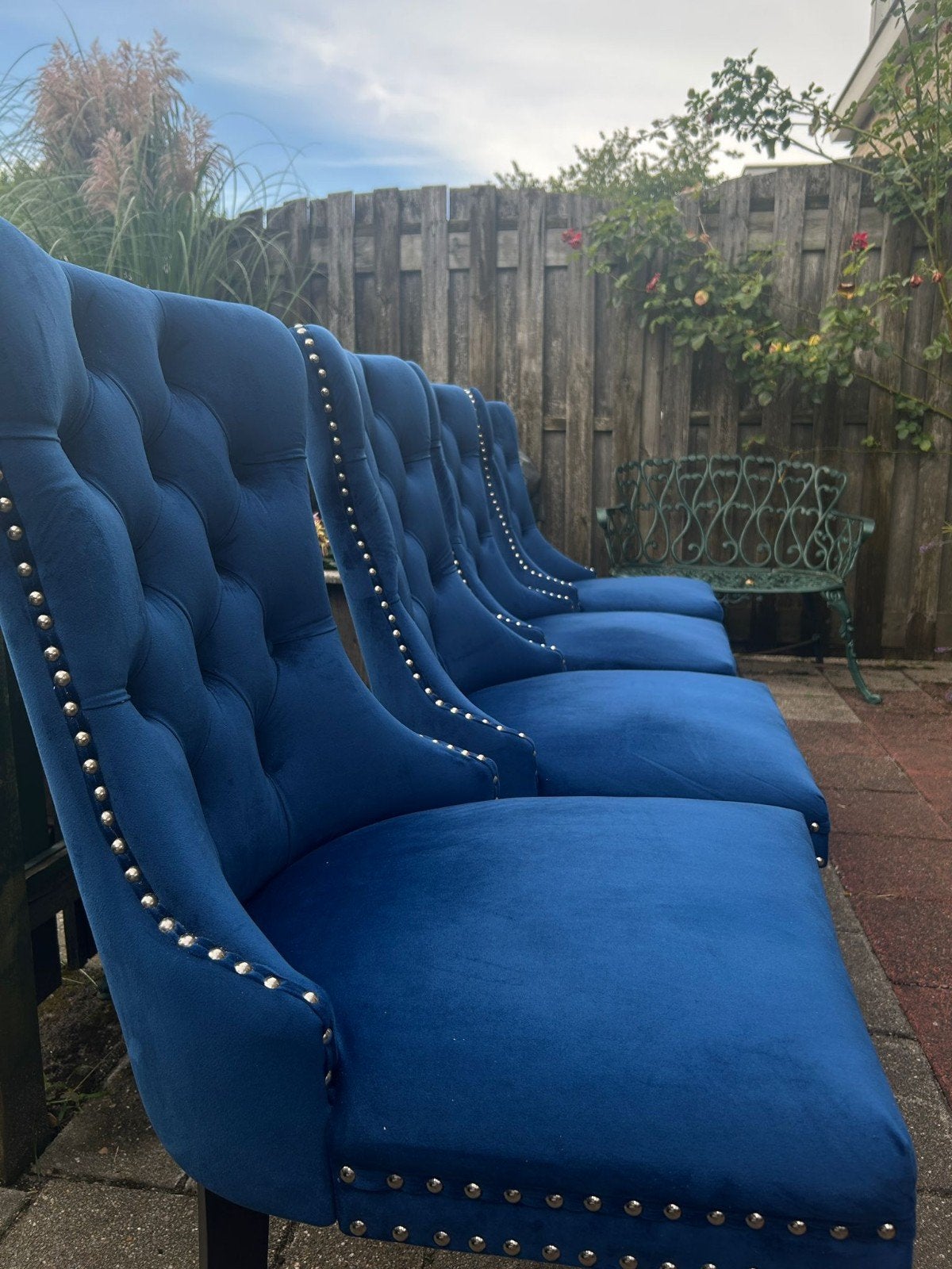 Set van 4 fluwelen eetkamerstoelen - Koningsblauw, Blauw, Ophalen of Verzenden, Zo goed als nieuw, Stof