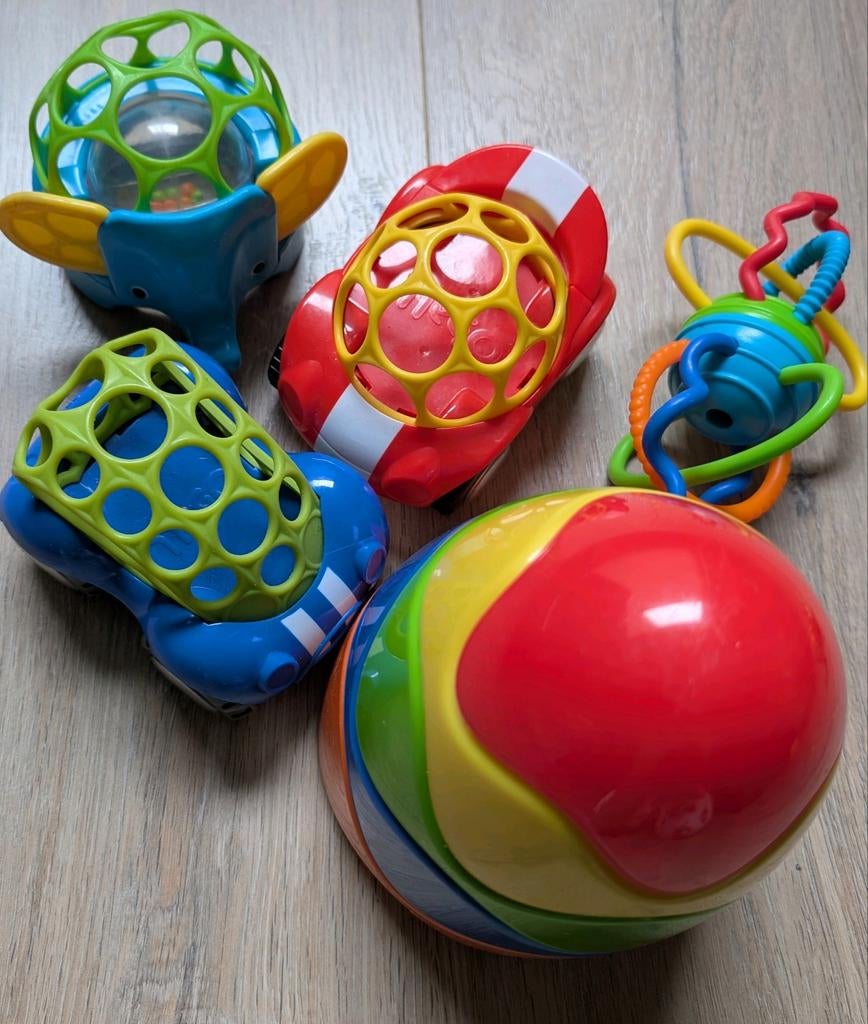 Oball Baby speelgoedset: auto's en stapeltoren, Kinderen en Baby's, Speelgoed | Babyspeelgoed, Ophalen, Gebruikt, Overige typen