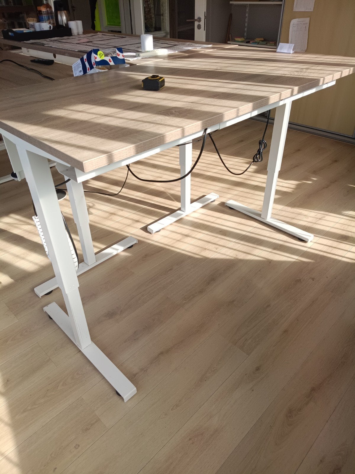 4x Elektrisch Hoog-Laag Bureau - Wit Frame, Eiken Blad, Ophalen, Zit-sta bureau, 160 cm, Gebruikt