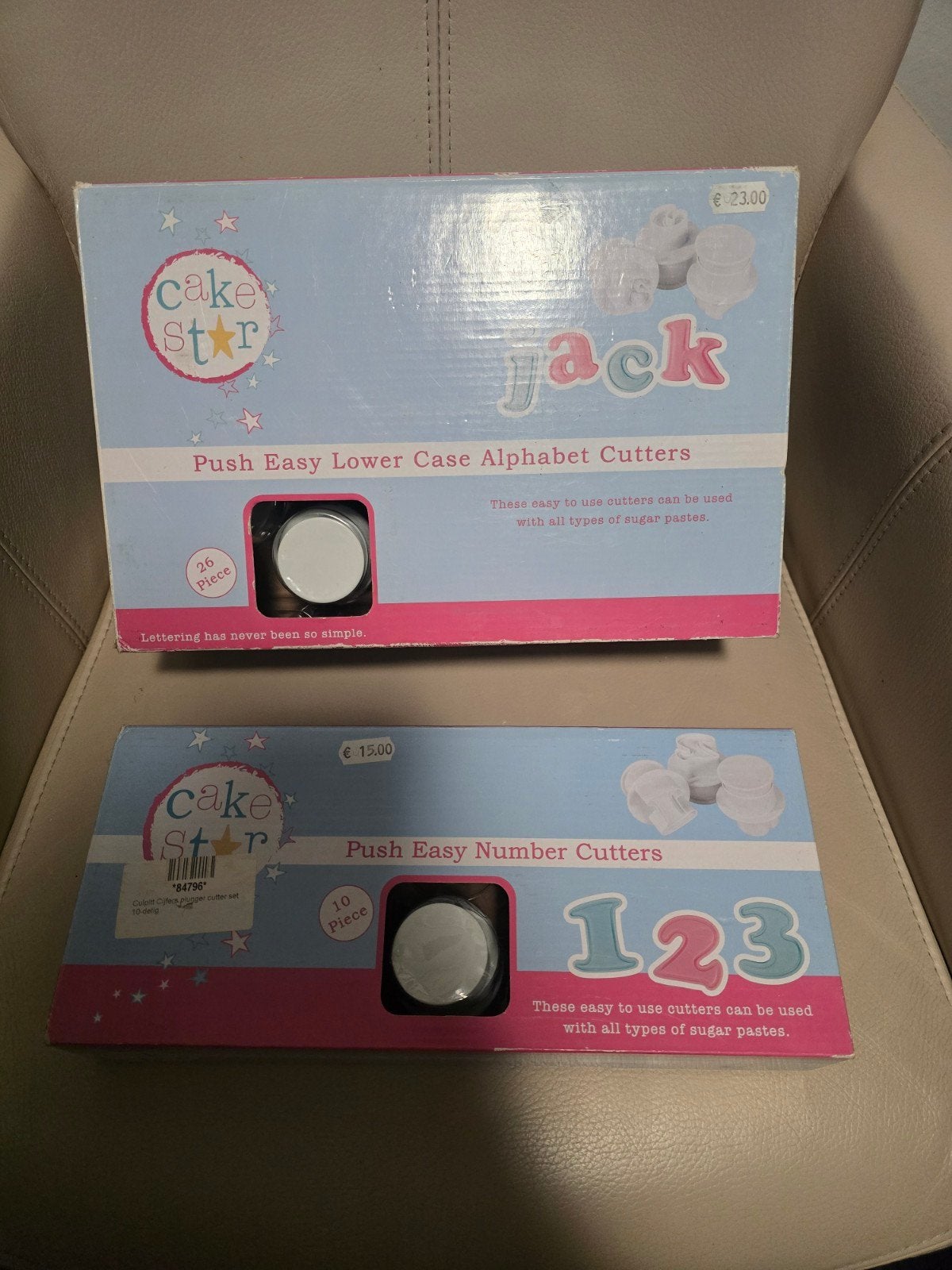 Cake Star uitstekers set: letters, cijfers en bloemen, Ophalen of Verzenden, Zo goed als nieuw, Taarten of Cupcakes, Versiering