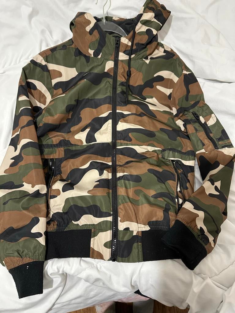 Bershka Camouflage Jas Maat S, Kleding | Heren, Ophalen of Verzenden, Zo goed als nieuw, Maat 46 (S) of kleiner, Groen