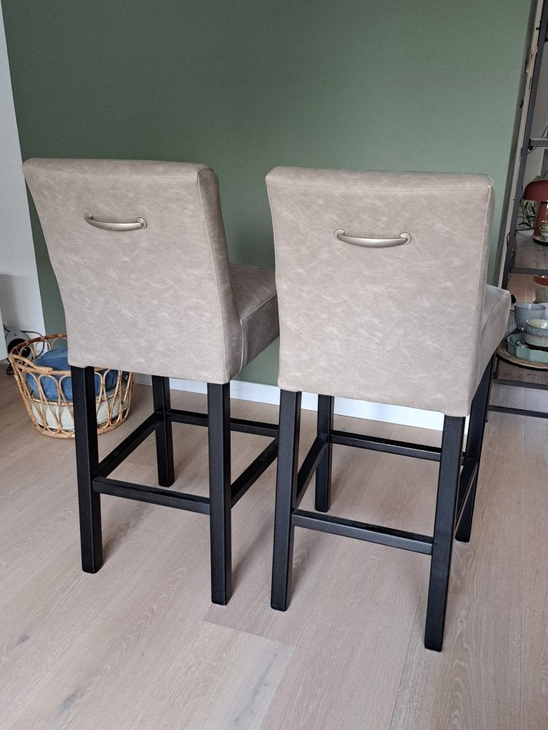 Set van 2 barkrukken - Beige met zwart onderstel, Zo goed als nieuw, 90 cm of meer, 2 krukken, Ophalen