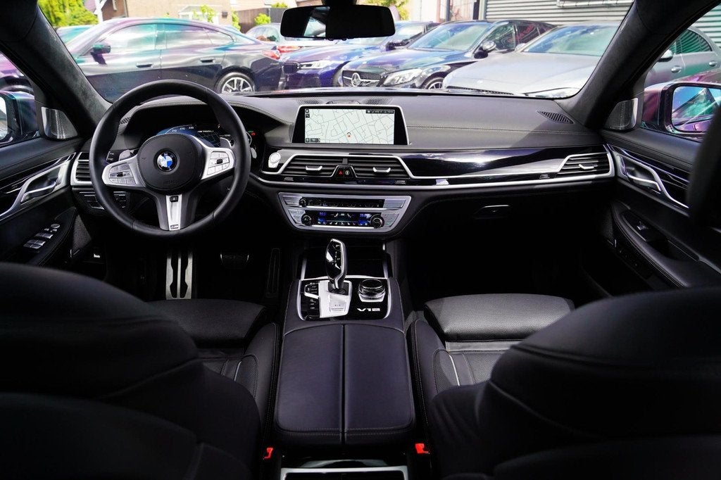 BMW 7-serie M760Li xDrive High Executive | Massage | TV | Ko, Auto's, Automaat, Gebruikt, 12 cilinders, Zwart