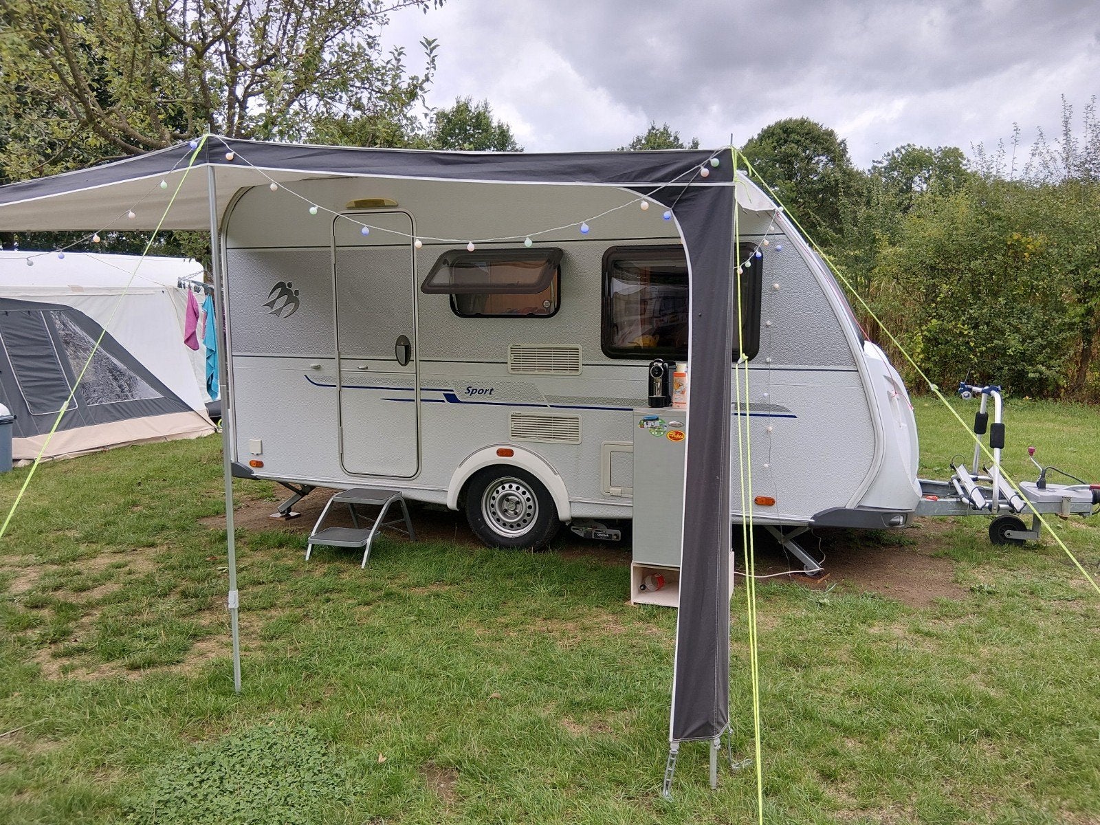 knaus sport 400LK 2012, Caravans en Kamperen, Caravans, Treinzit, Dwarsbed, Particulier, Kachel