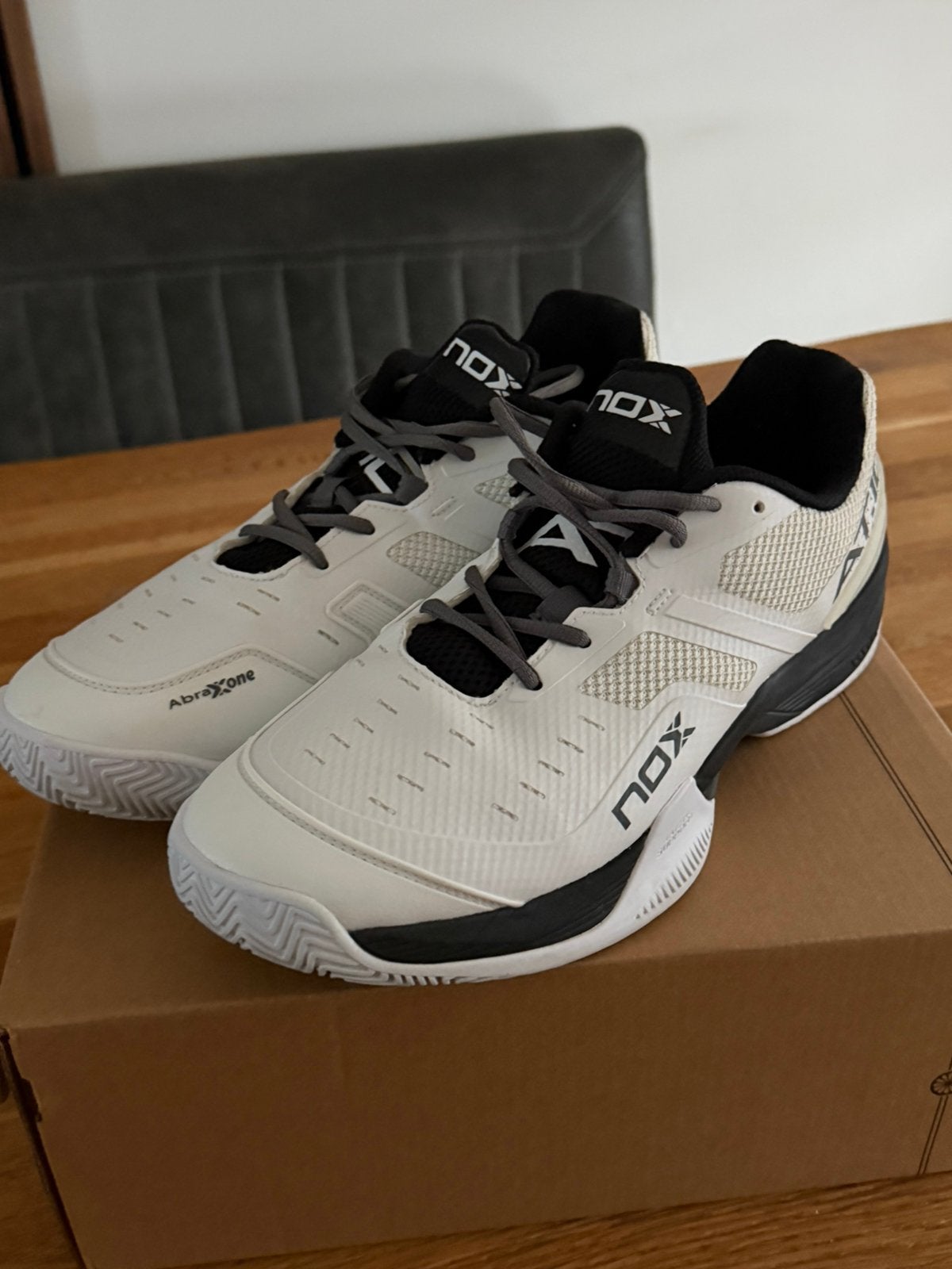 Nieuwe Nox AT10 padel schoenen maat 43, Sport en Fitness, Ophalen of Verzenden, Nieuw, Padelschoenen