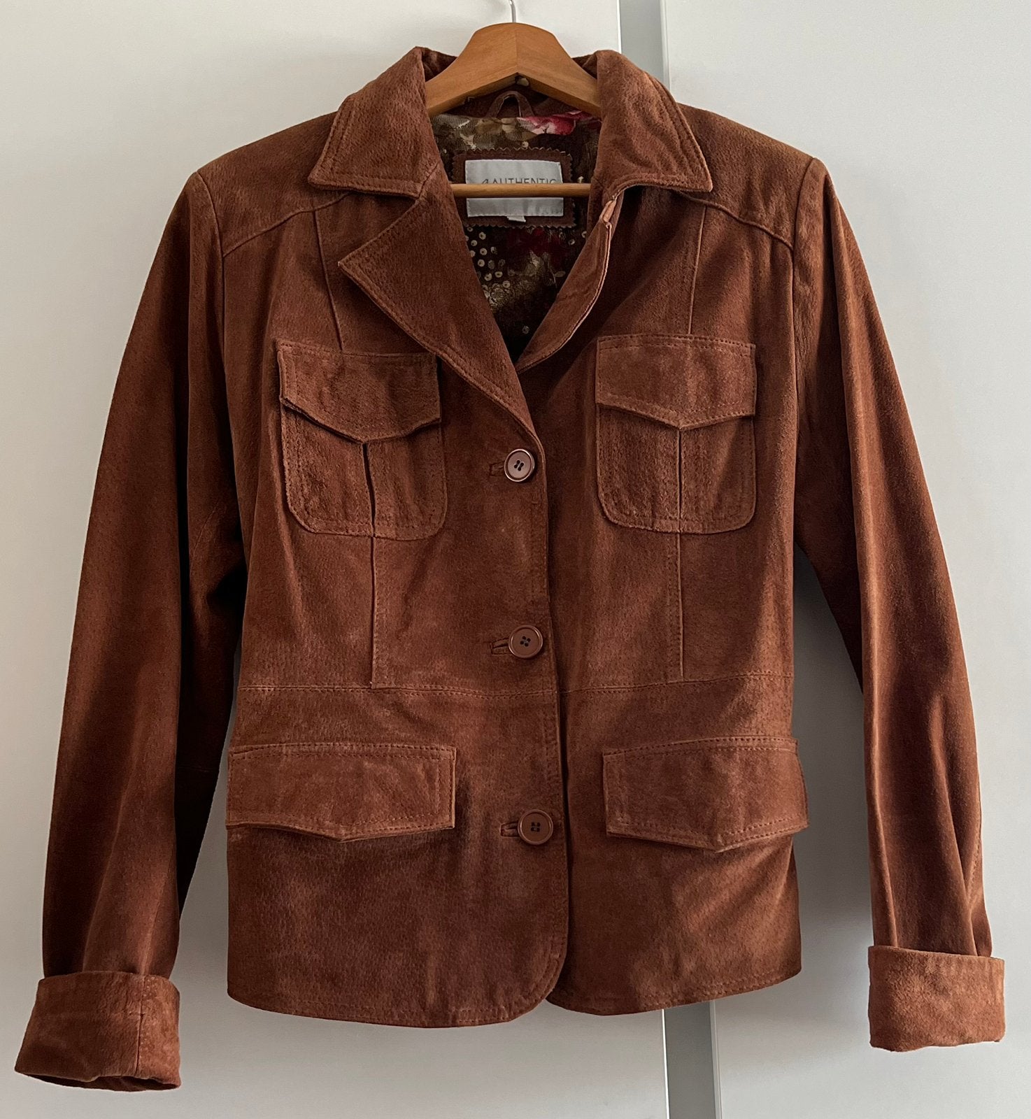 Bruine suède jas van Authentic Clothing Company, Kleding | Dames, Jassen | Zomer, Verzenden, Gedragen, Maat 38/40 (M), Bruin