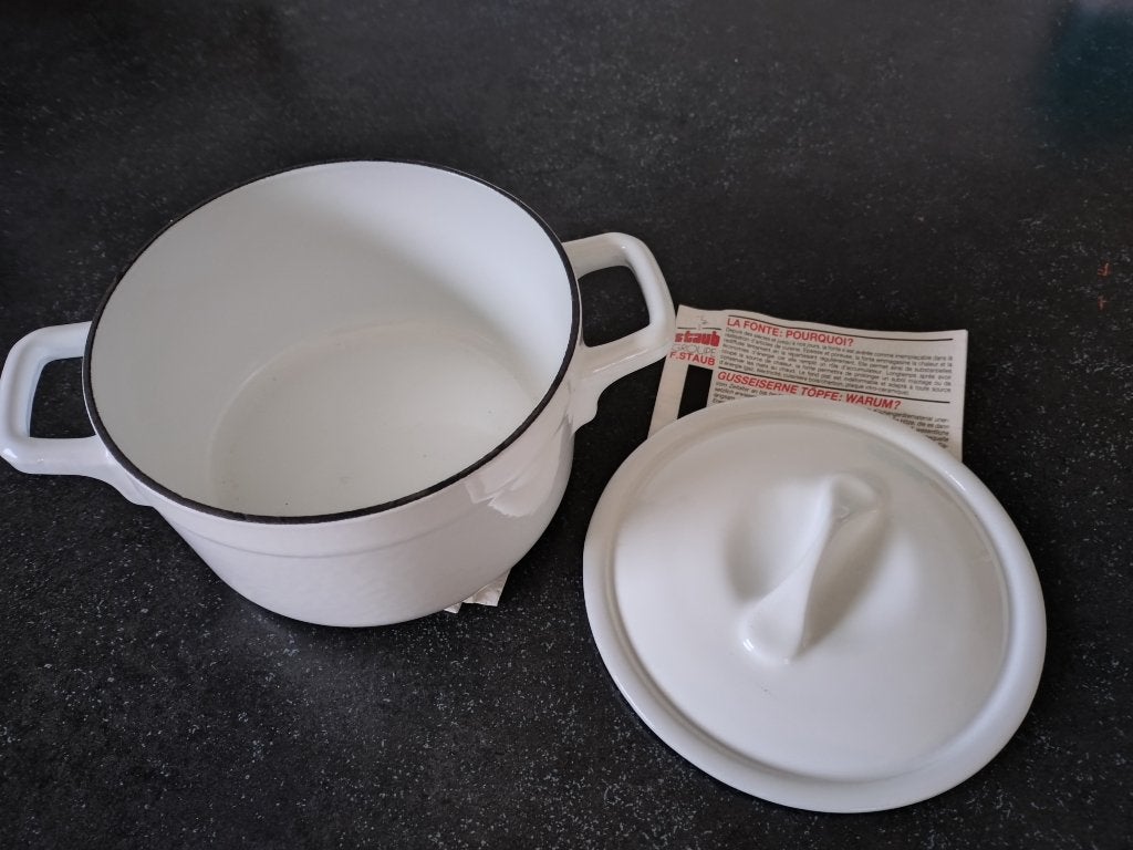 Staub Gietijzeren pan, Huis en Inrichting, Ophalen of Verzenden, Nieuw, Gietijzer, Braadpan