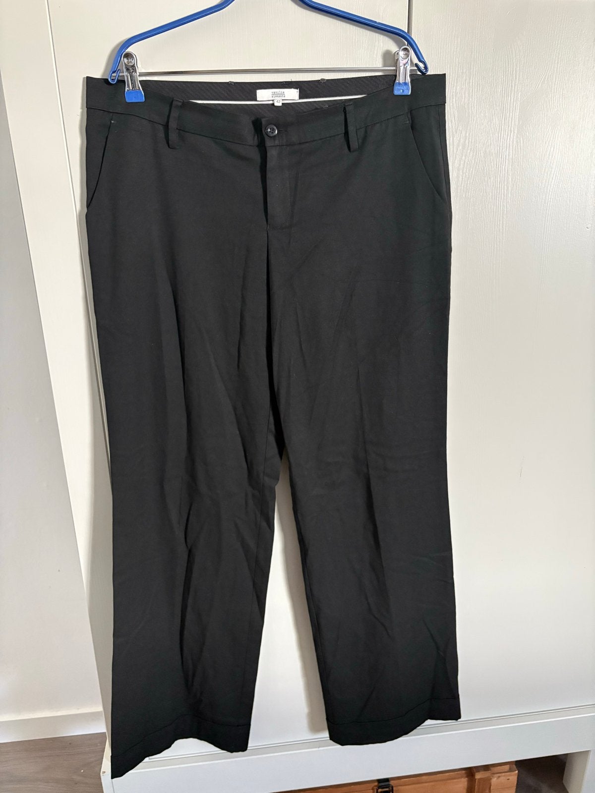 Vanilia zwarte pantalon - Maat 42, Ophalen of Verzenden, Zo goed als nieuw, Maat 42/44 (L), Zwart