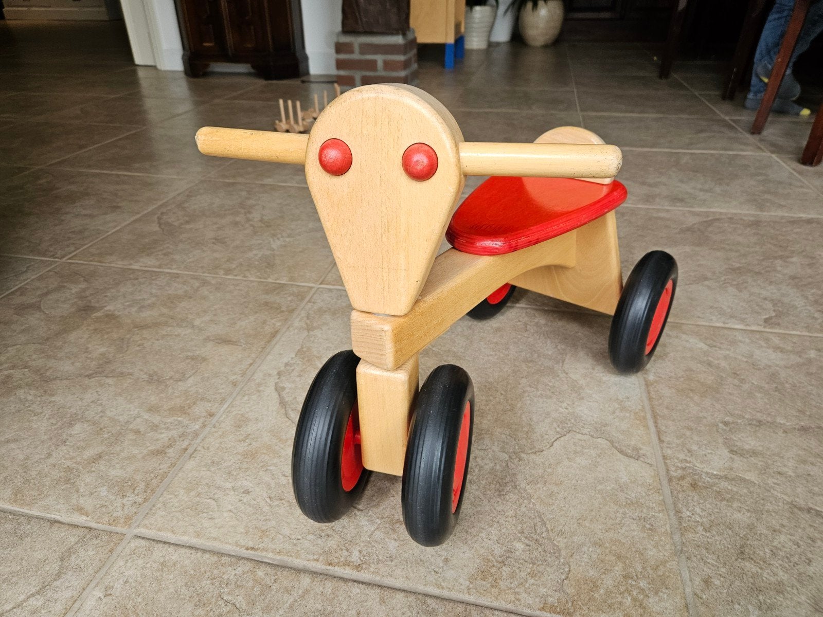 Houten loopfietsje met 4 wielen - rood zadel, Ophalen, Gebruikt, Loopfiets