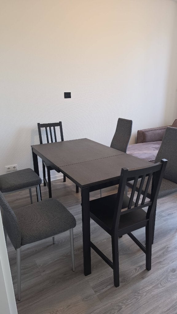 Extendable table + 6 seats, Ophalen, 50 tot 100 cm, 100 tot 150 cm, Zo goed als nieuw