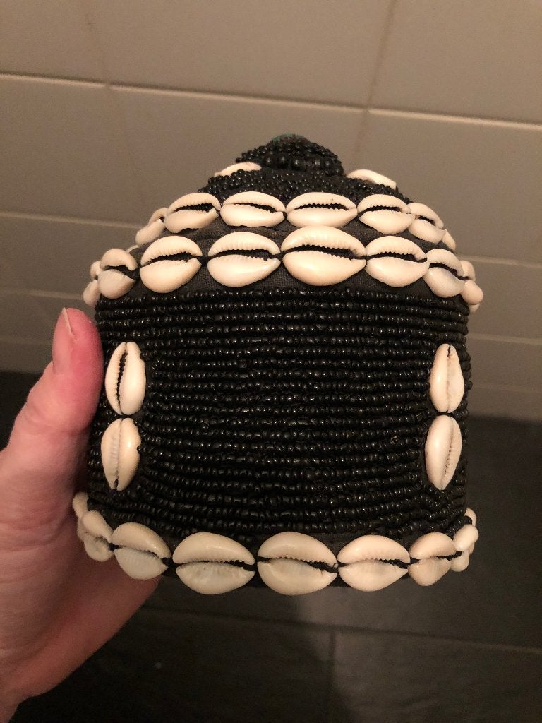 Woonaccessoire Bali doosje kralen zwart kauri schelpen, Huis en Inrichting, Woonaccessoires | Schalen en Manden, Overige materialen