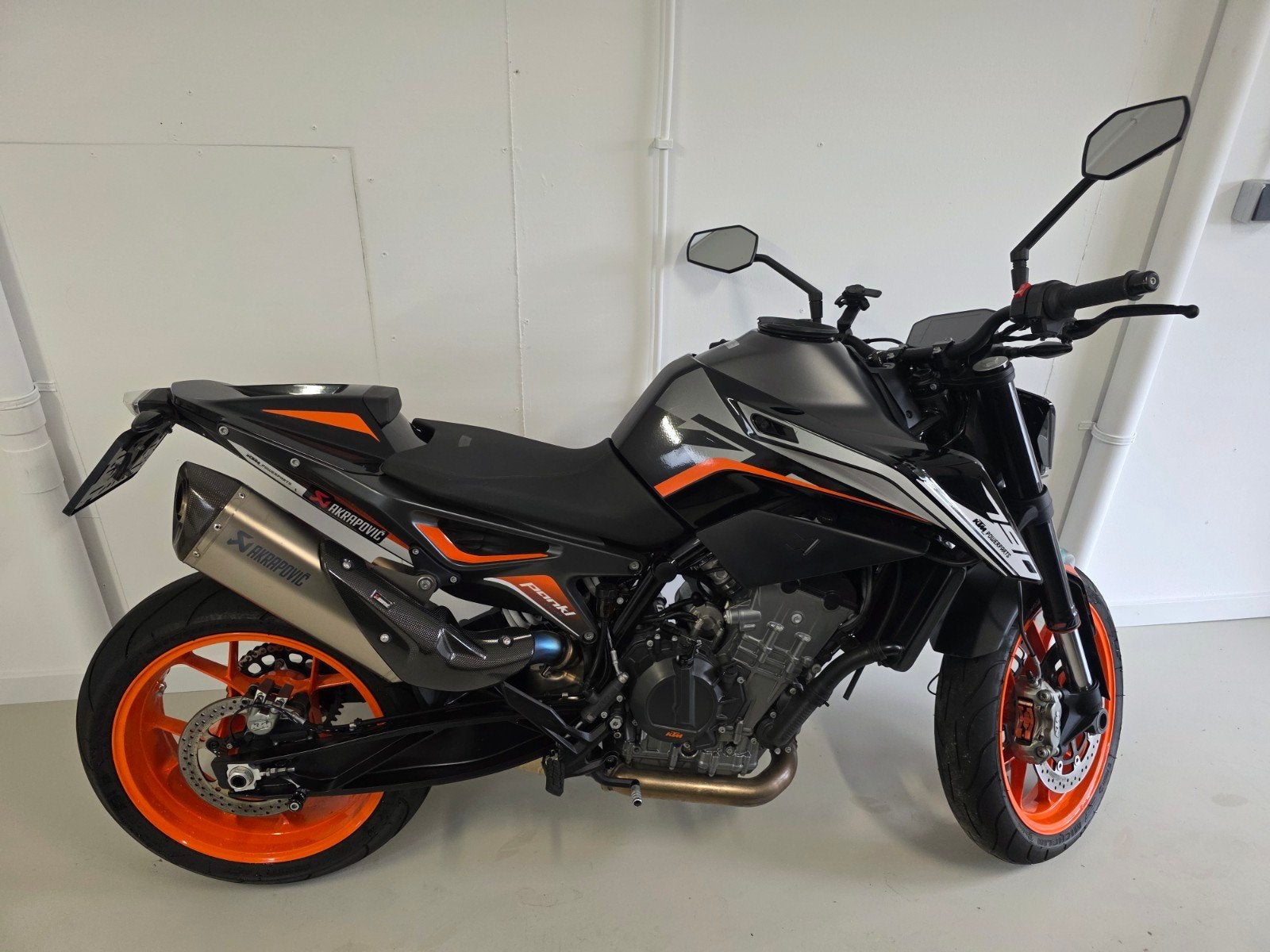KTM 790 duke L. 2020. A2. Akrapovic, 2 cilinders, Minimaal motorrijbewijs A2, 12 t/m 35 kW, Naked bike