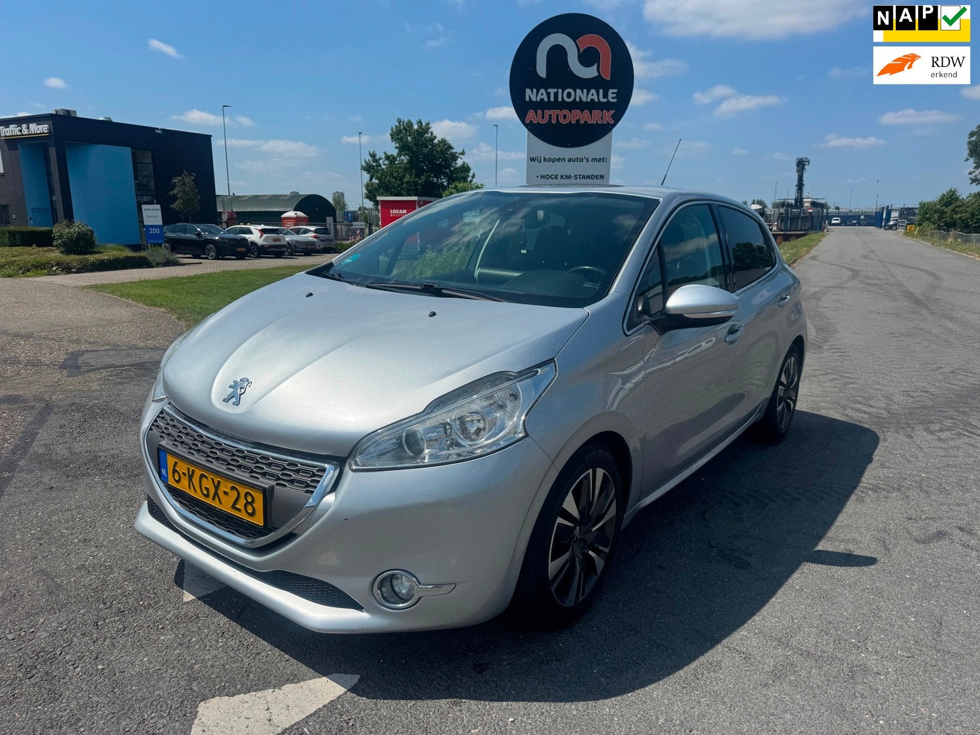 Peugeot 208 2013 * 1.6 e-HDi Allure * AUTOMAAT * APK * TOP C, Auto's, Peugeot, Euro 5, Gebruikt, Start-stop-systeem, Origineel Nederlands