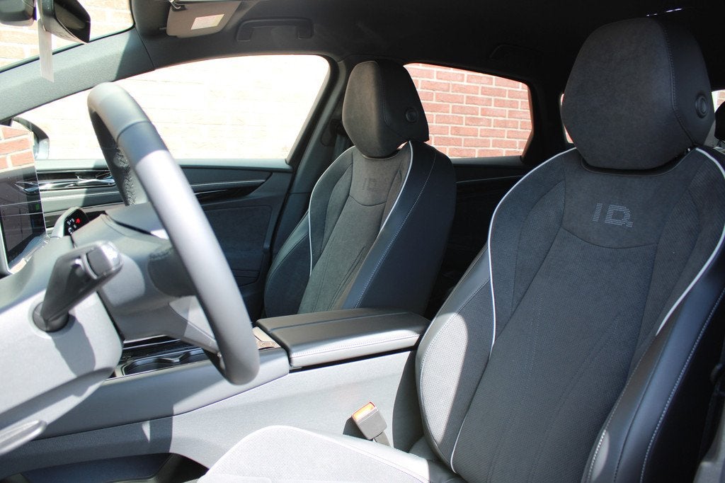 Volkswagen ID.7 Pro S Business 86 kWh 286PK |HUD|H&K|MEMORY-, Auto's, Volkswagen, Achterwielaandrijving, Gebruikt, Zwart, Zwart