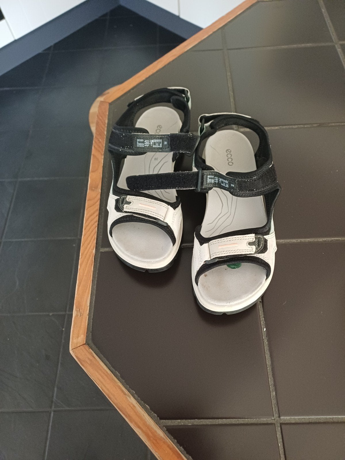 Nog bijna nieuwe Ecco sandalen maat 39, Kleding | Dames, Schoenen, Ecco, Beige, Zo goed als nieuw, Sandalen of Muiltjes