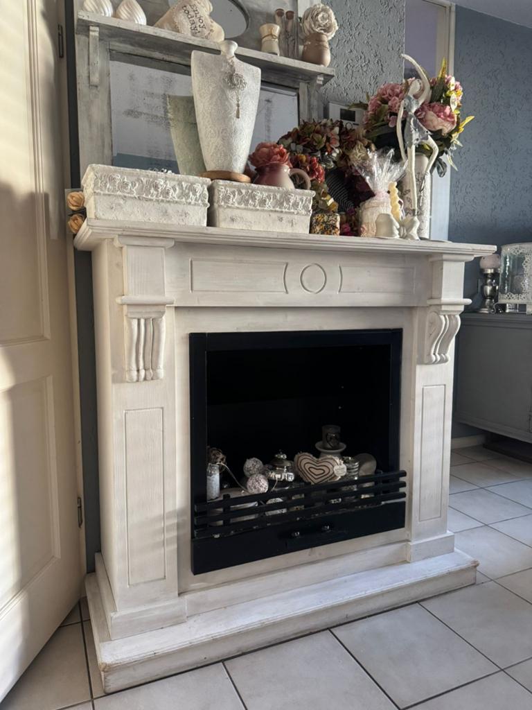 Sfeervolle houten schouw creme binnen/ buiten, Ophalen, Vrijstaande haard, Houthaard