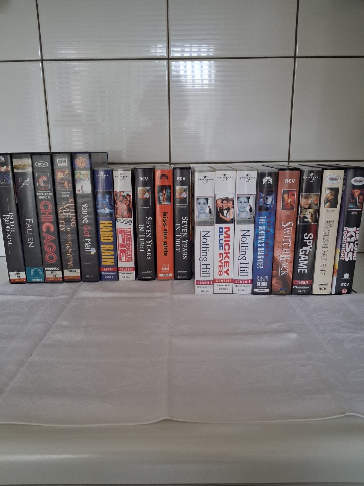 18 VHS banden: 8 geseald, 10 open, diverse genres, Alle leeftijden, Overige genres, Ophalen of Verzenden, Zo goed als nieuw