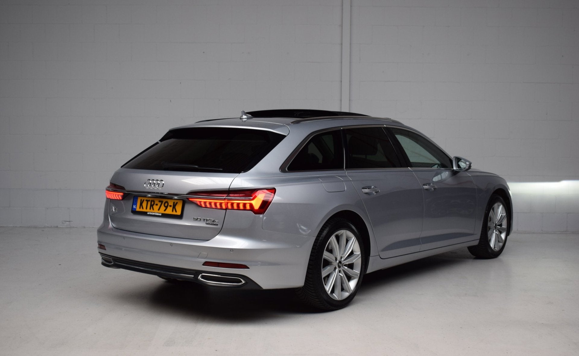 Audi A6 Avant 50 TFSI e PHEV quattro S LINE PANORAMDAK / LEE, Auto's, Automaat, Dealer onderhouden, 77 km/l, Gebruikt