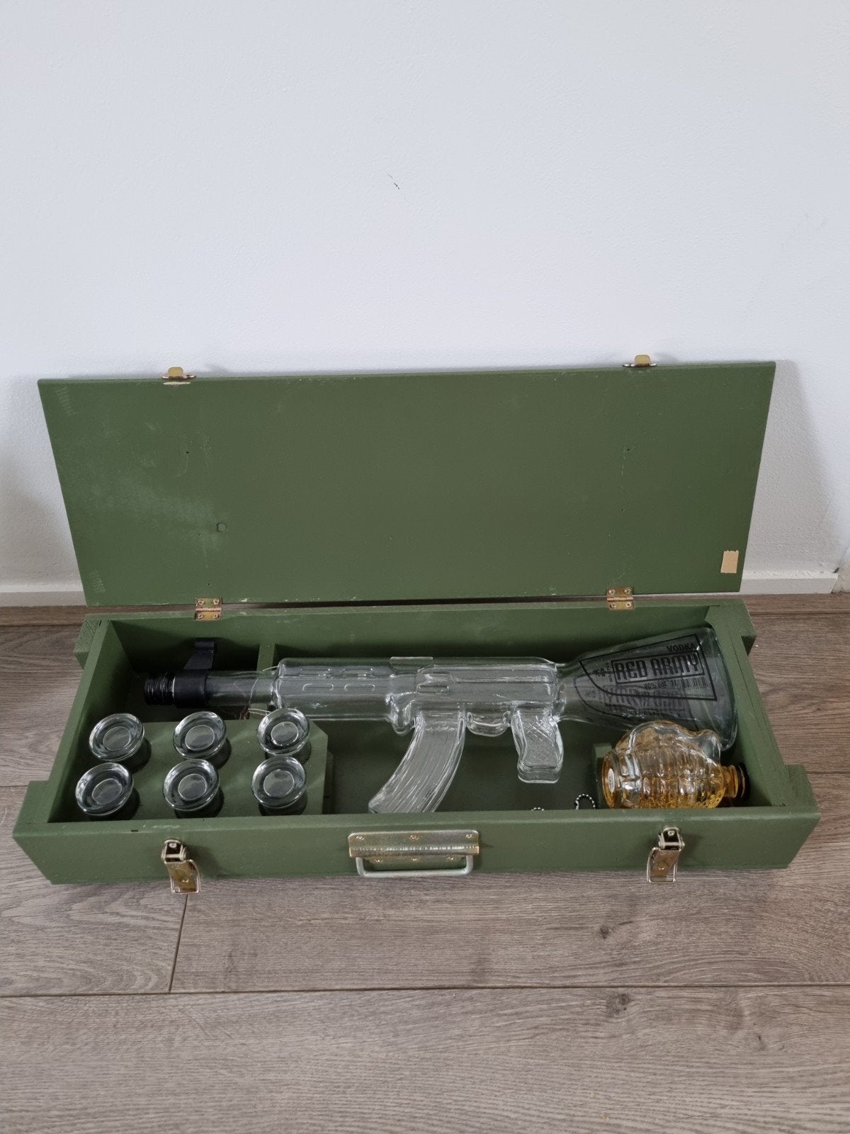 Red Army Vodka AK-47 fles met kist en glaasjes, Ophalen, Overige merken, Groen, Glas