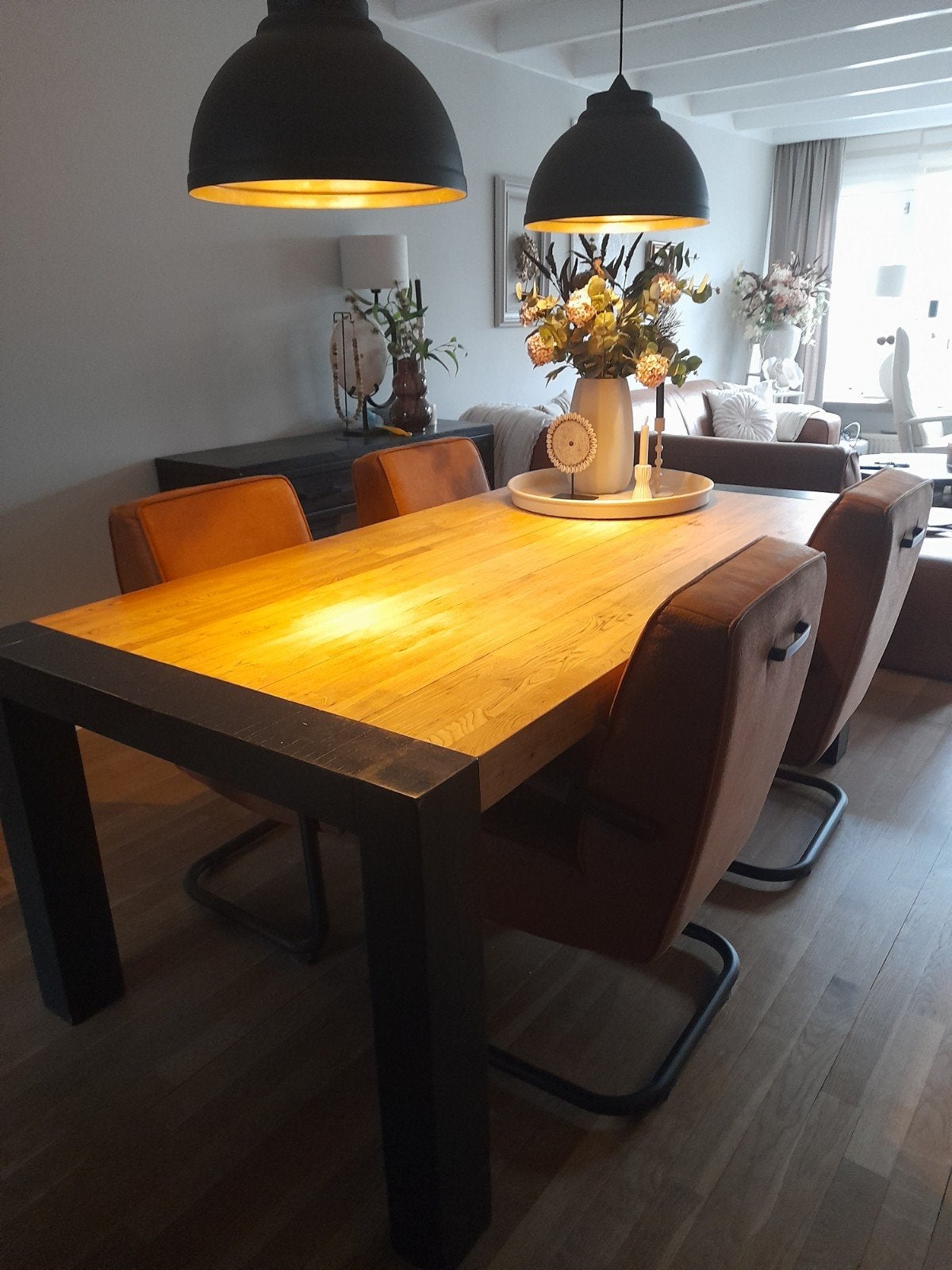 Ruime houten eettafel met 4 cognackleurige stoelen, Gebruikt, 200 cm of meer, 50 tot 100 cm, Vier personen