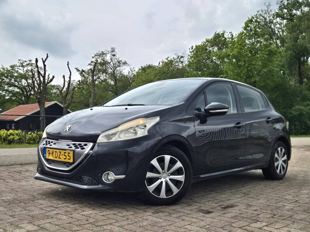 Peugeot 208 1.4 e-HDi Active (bj 2013, semi-automaat), Automaat, 1398 cc, 4 cilinders, 96 €/maand