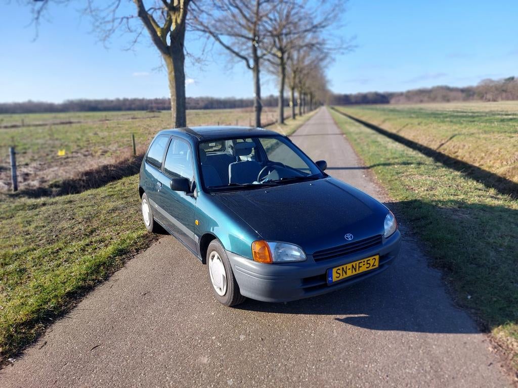 Toyota Starlet 1.3 16V AUT 1997 Groen Stuurbekrachtiging, Auto's, Automaat, 4 cilinders, Starlet, 400 kg