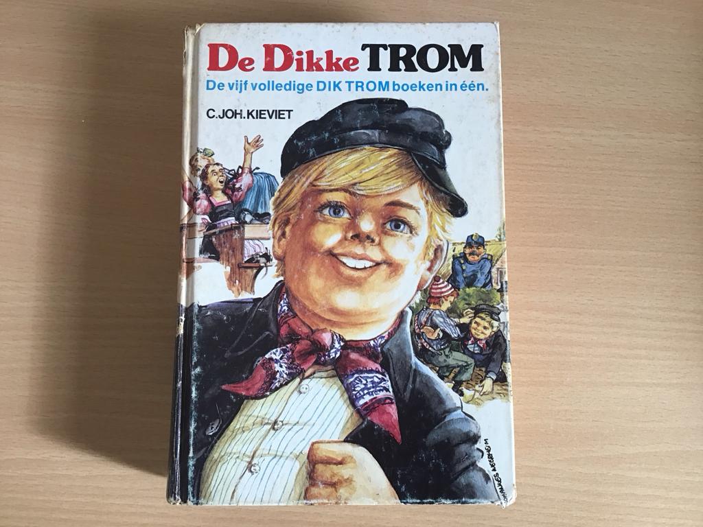 De Dikke Trom - Vijf volledige Dik Trom boeken in één, Ophalen of Verzenden, Gelezen, Fictie algemeen