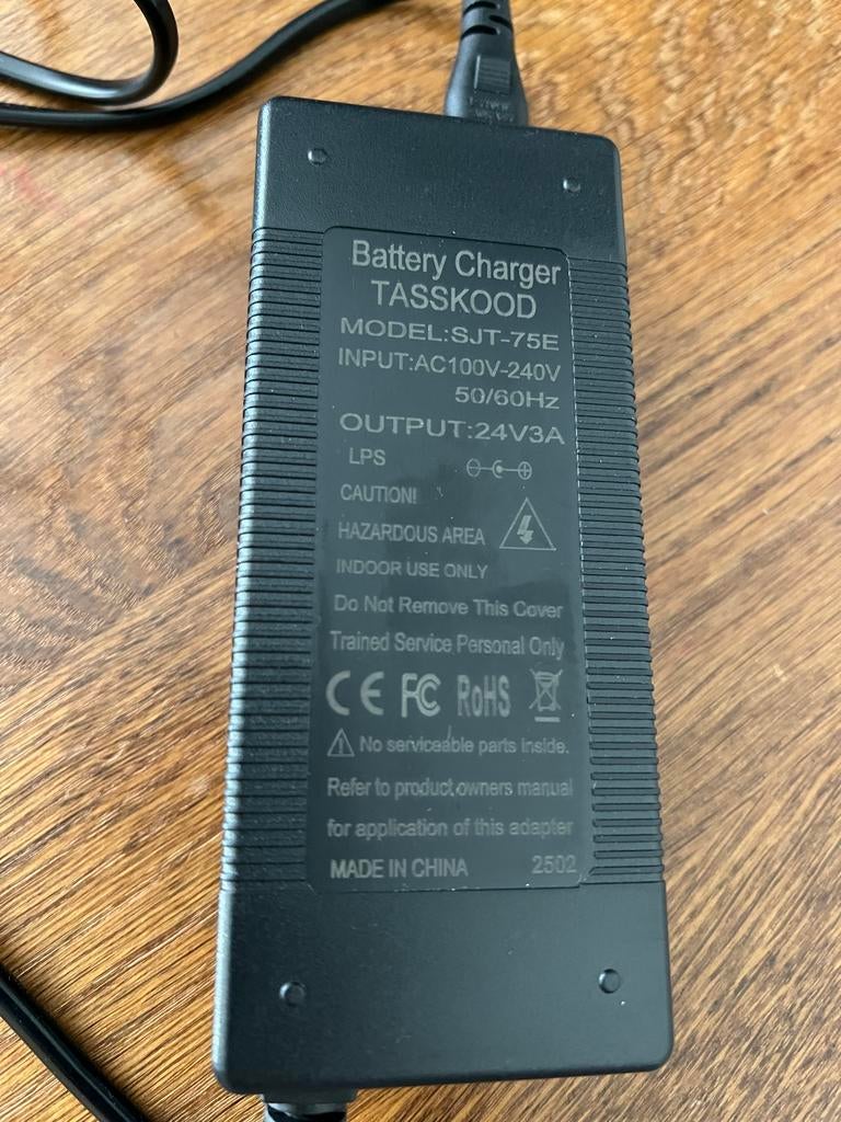 TASSKOOD acculader  SJT-75E 24V 3A Li- ion., Ophalen of Verzenden, Zo goed als nieuw