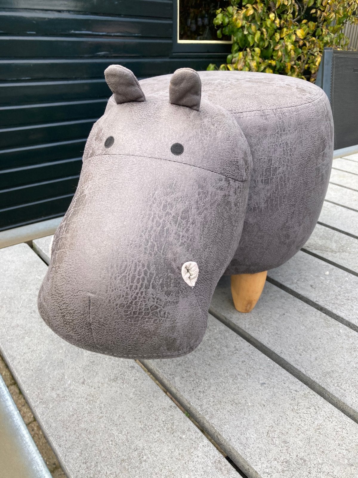 Nijlpaard krukje, kinder krukje izgs. Grijs. Lengte 70 cm., Ophalen of Verzenden, Zo goed als nieuw, Rechthoekig, Minder dan 50 cm