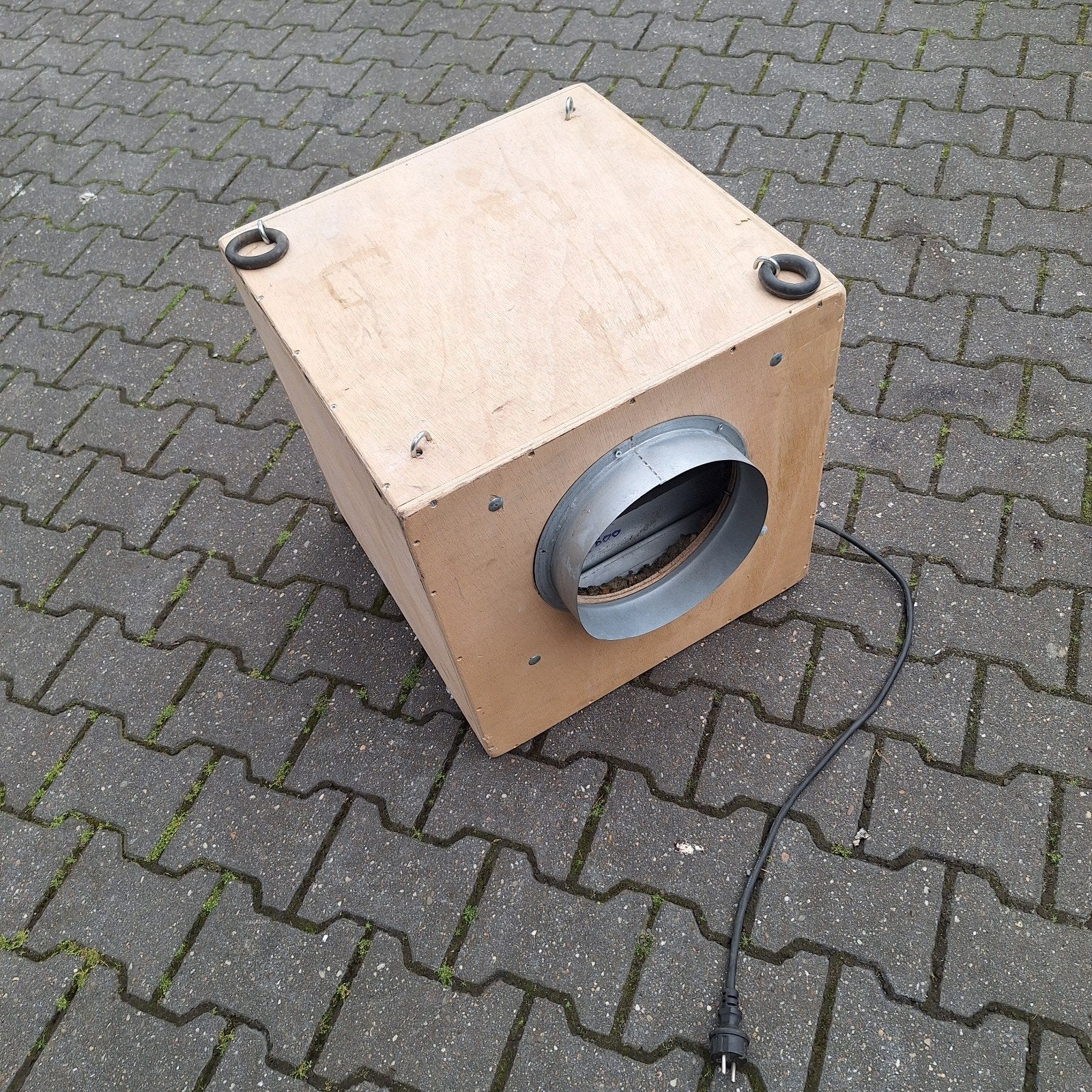 Afzuig ventilator in geisoleerde kast. Zuigt 2500 M3/h 550w, Ophalen, Gebruikt, Ventilator