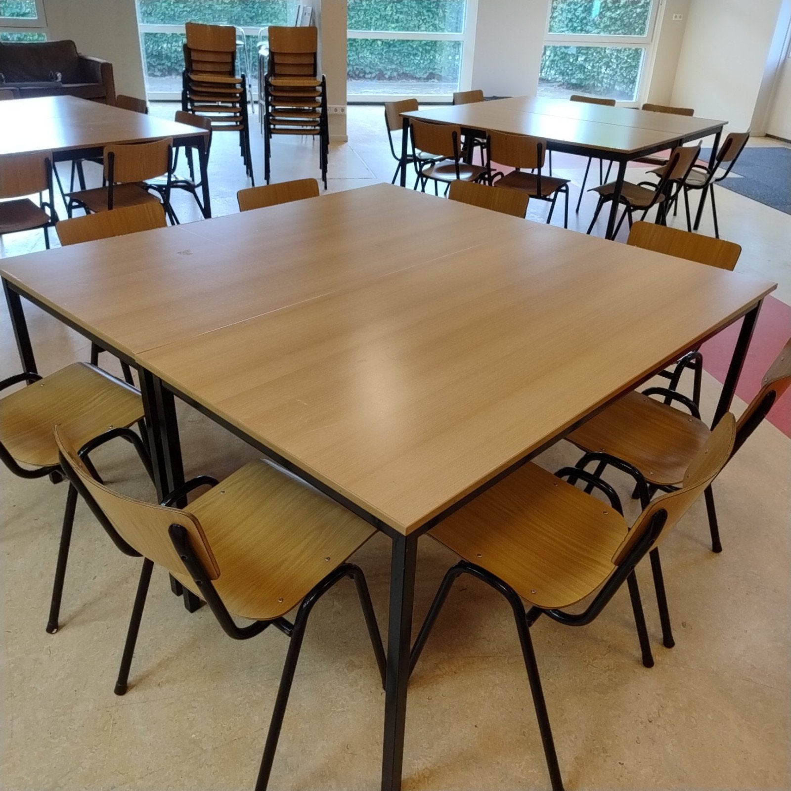 Volledige kantine/vergader inrichting - 36 stoelen/6 tafels, Gebruikt, School, Functioneel, Praktisch, Overige kleuren, Ophalen of Verzenden