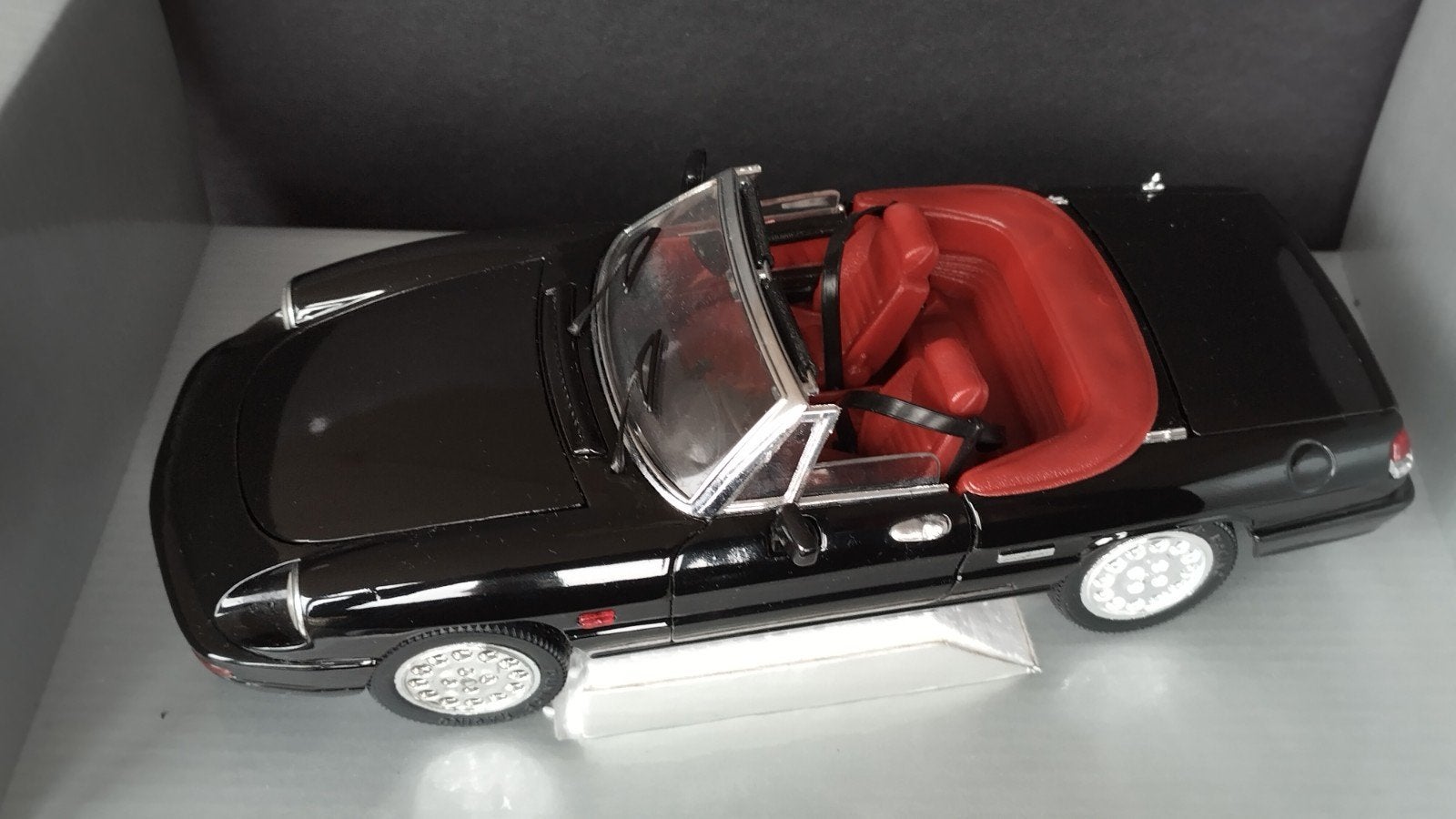 Alfa Romeo Spider 1989 1:18 Universal Hobbies Pol, Overige merken, Auto, Verzenden, .