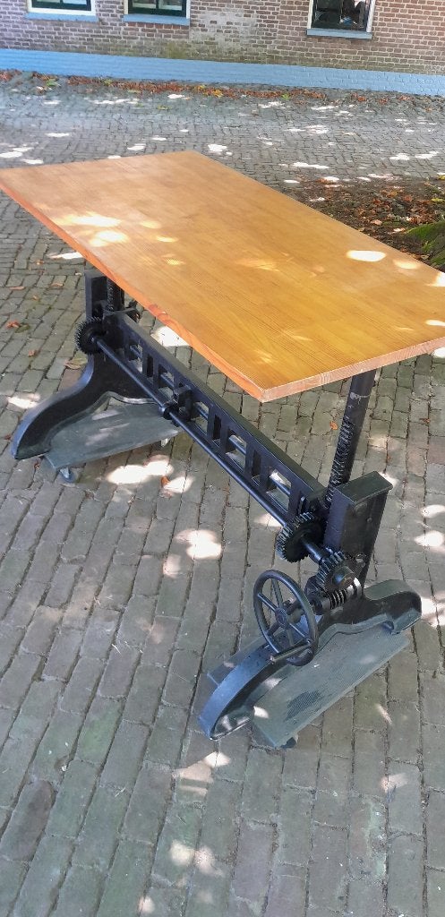 In hoogte verstelbare eettafel / zit-sta bureau / stamtafel, Ophalen, Gebruikt, 50 tot 100 cm, Vier personen