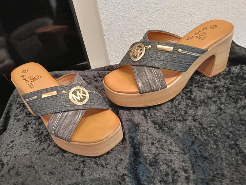 Stijlvolle Super Me Slippers met Hak -, Ophalen of Verzenden, Zo goed als nieuw