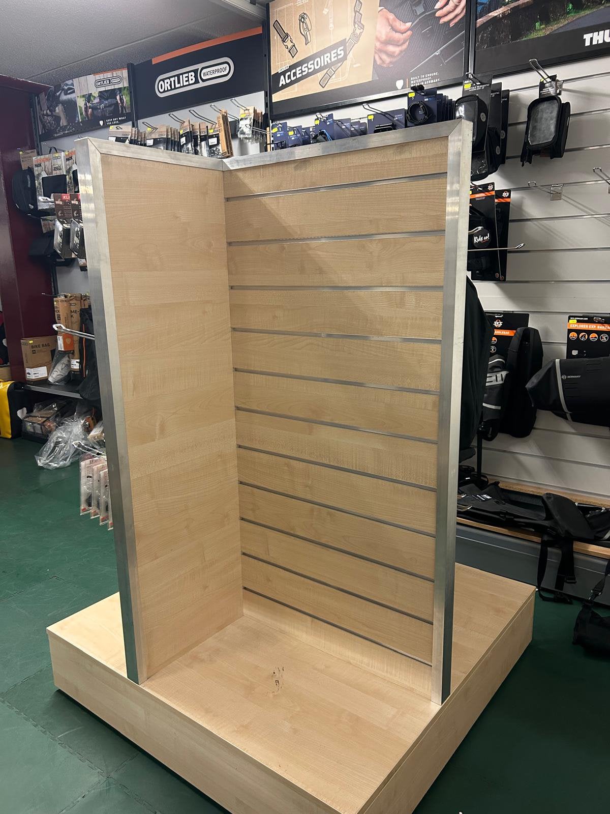 Winkeldisplay, Slatwall Retail display, toren, 3 stuks, Ophalen, Gebruikt