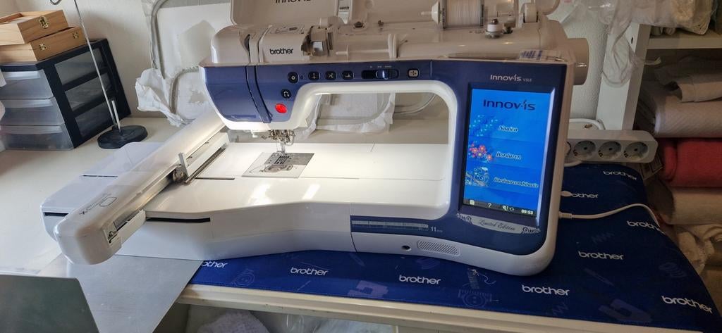 Brother Innov-is V5LE Limited Edition borduur/naaimachine +, Ophalen, Zo goed als nieuw, Naaimachine, Brother