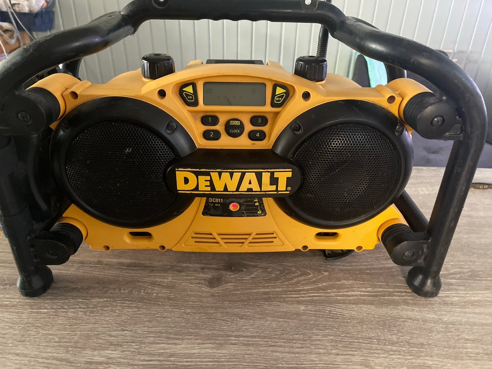 Dewalt Bouwradio DC011 - Robuuste Radio voor de Werkplaats, Ophalen, Gebruikt, Bouwradio