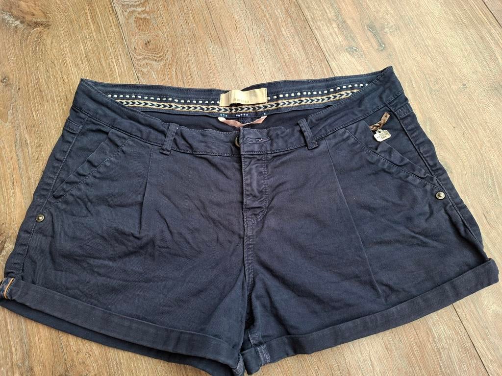 Korte broek blauw maat 38 van Bershka, Maat 38/40 (M), Kort, Blauw, Gedragen